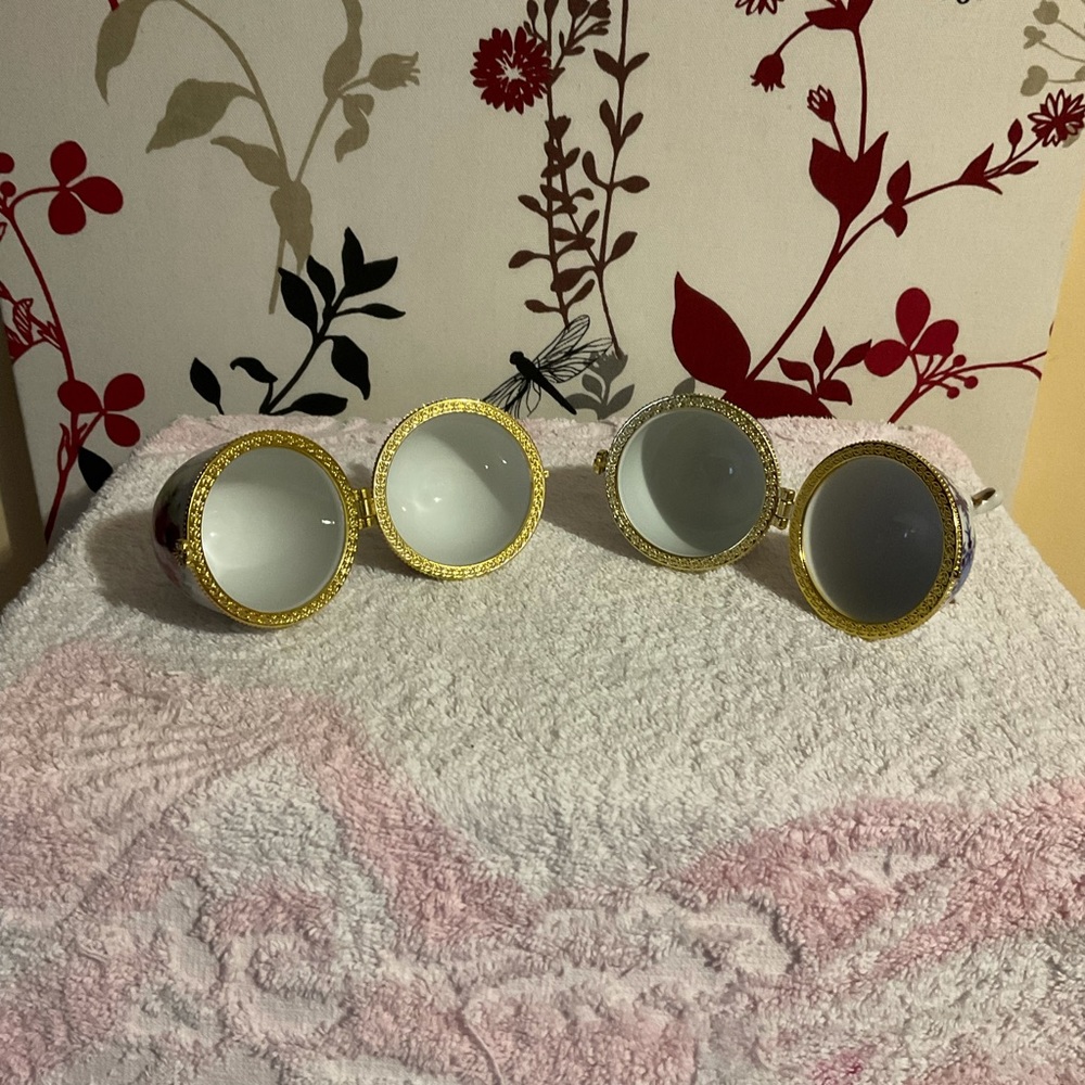 Set of 2 egg shaped trinket/jewellery holders $18 ππ - Picture 3 of 7